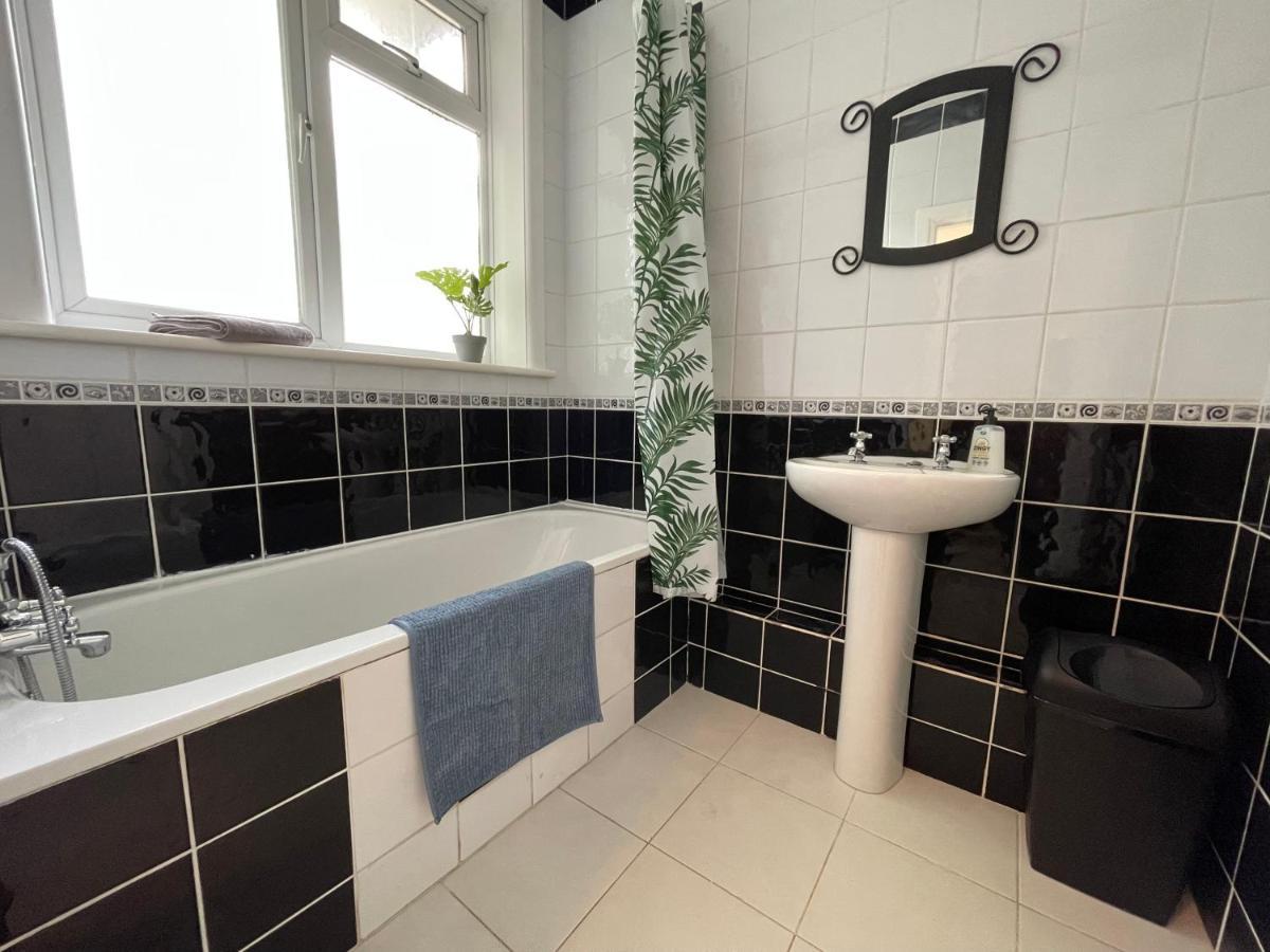 Bournemouth 3 Bedroom - Parking 외부 사진