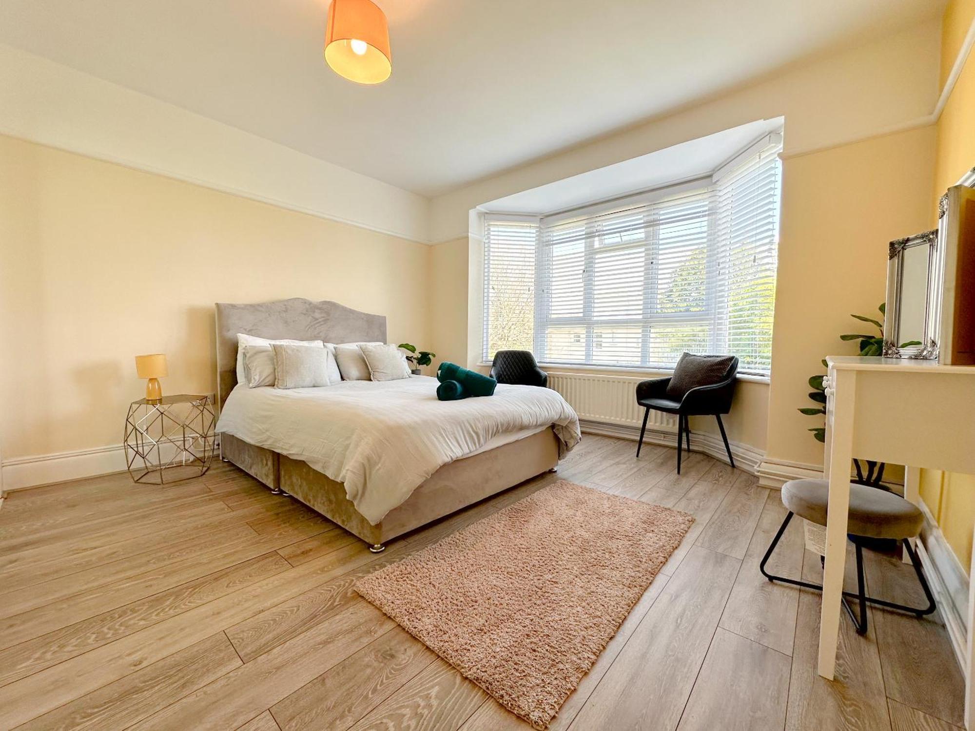 Bournemouth 3 Bedroom - Parking 외부 사진