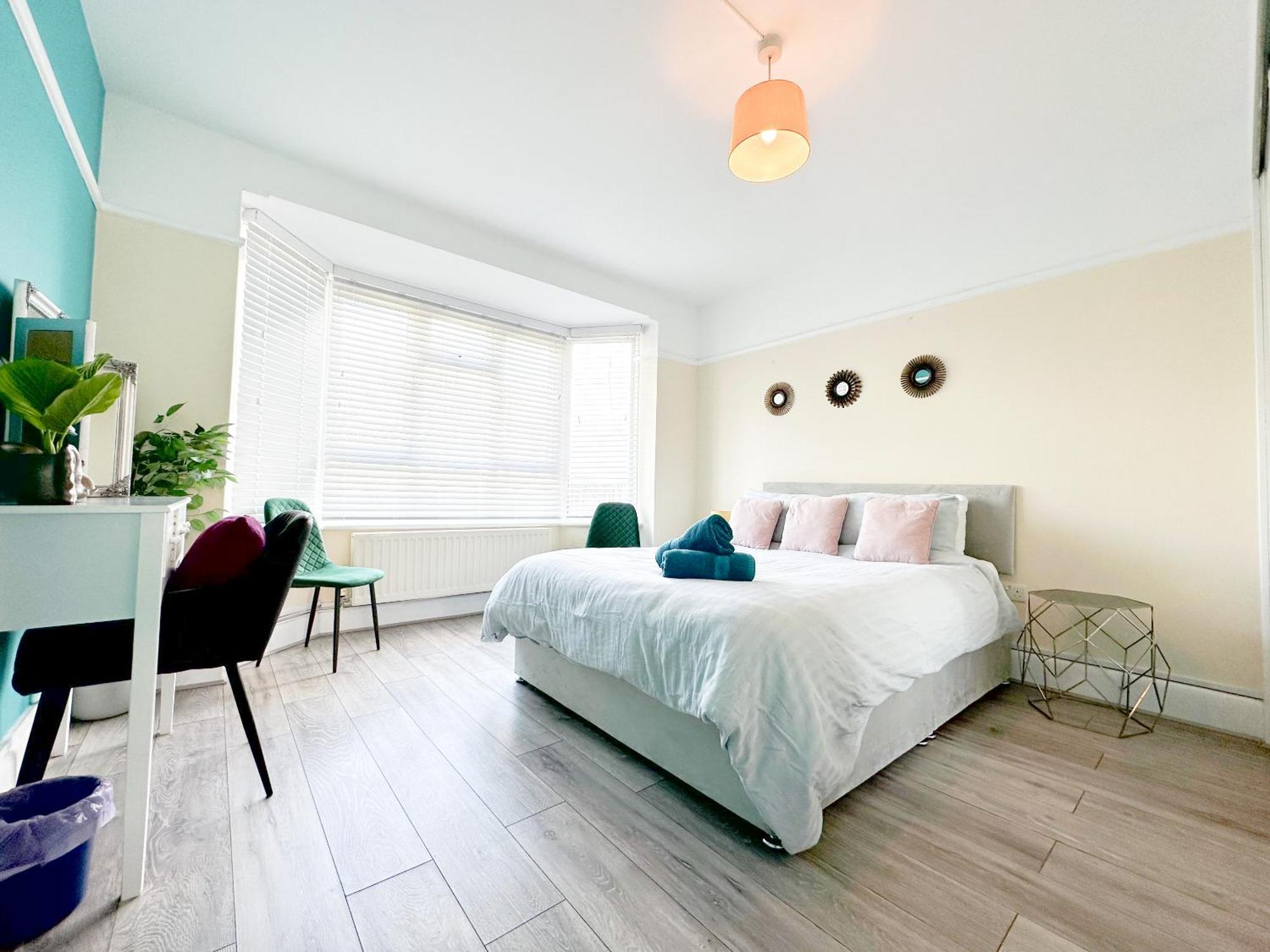 Bournemouth 3 Bedroom - Parking 외부 사진